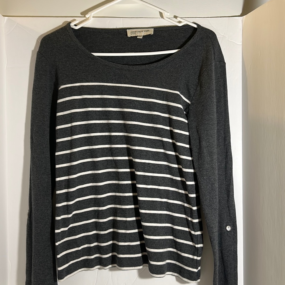 Jones New York top size M long sleeves gray white stripes 100% cotton casual